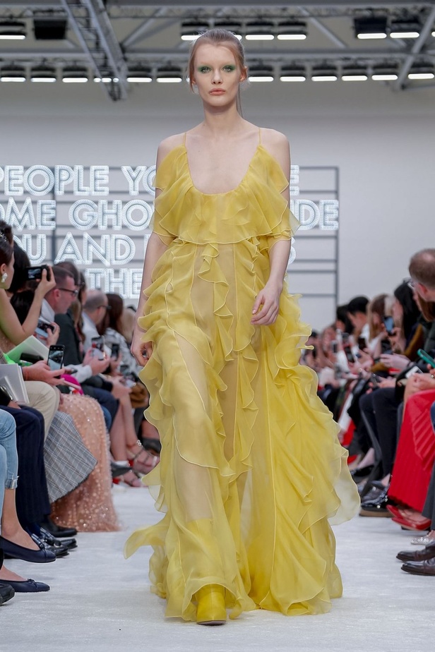 عرض أزياء فالنتينو لموسم خريف وشتاء 2019