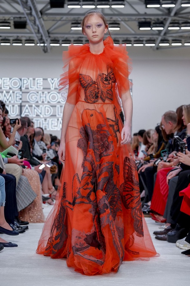 عرض أزياء فالنتينو لموسم خريف وشتاء 2019