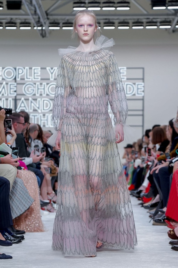 عرض أزياء فالنتينو لموسم خريف وشتاء 2019