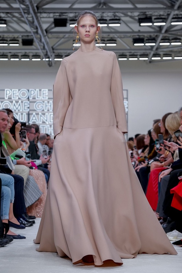 عرض أزياء فالنتينو لموسم خريف وشتاء 2019