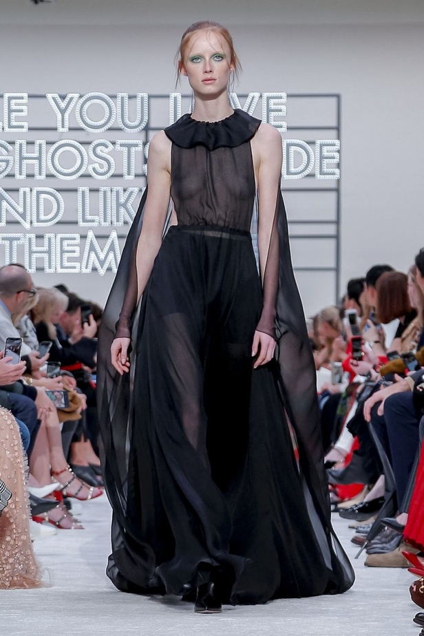 عرض أزياء فالنتينو لموسم خريف وشتاء 2019