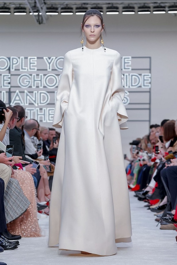 عرض أزياء فالنتينو لموسم خريف وشتاء 2019