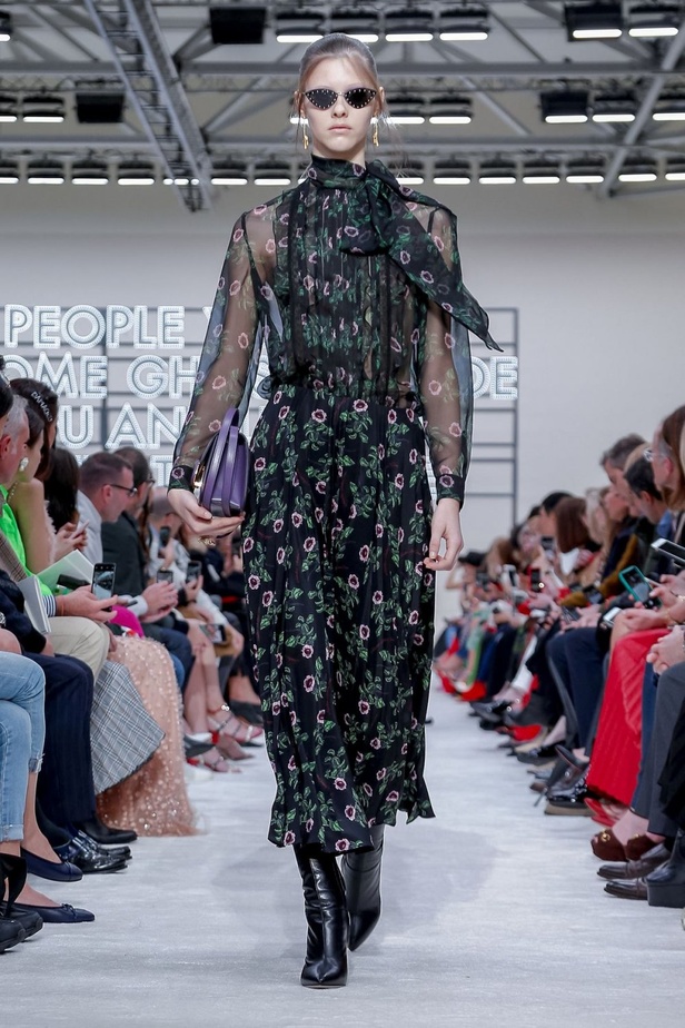 عرض أزياء فالنتينو لموسم خريف وشتاء 2019
