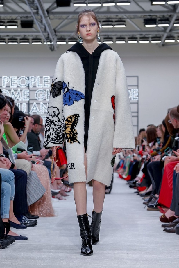 عرض أزياء فالنتينو لموسم خريف وشتاء 2019