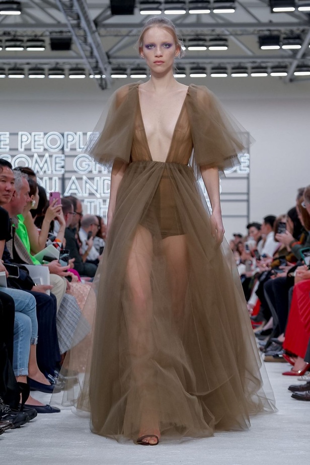 عرض أزياء فالنتينو لموسم خريف وشتاء 2019