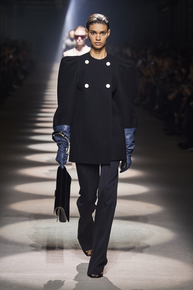 مجموعة جيفنشي للأزياء الراقية لخريف وشتاء 2021