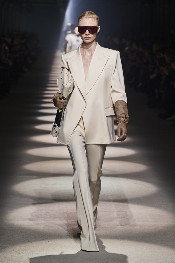 مجموعة جيفنشي للأزياء الراقية لخريف وشتاء 2021