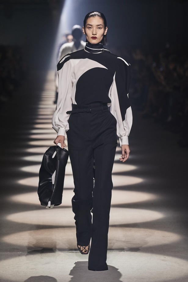 مجموعة جيفنشي للأزياء الراقية لخريف وشتاء 2021