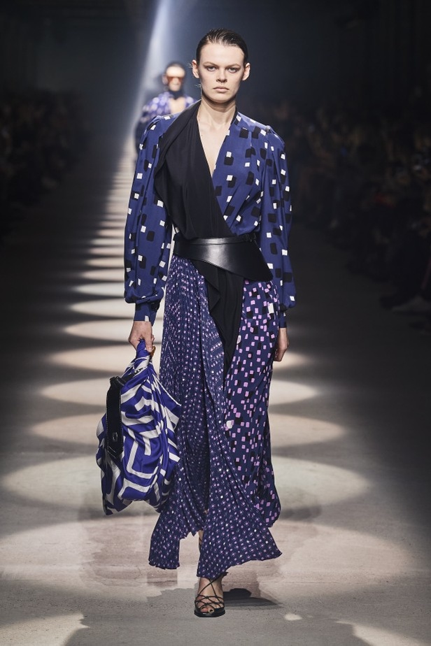 مجموعة جيفنشي للأزياء الراقية لخريف وشتاء 2021