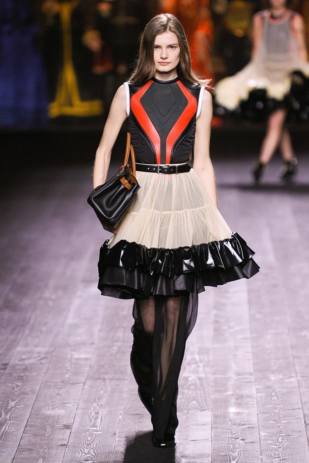 عرض مجموعة Louis Vuitton لموسم خريف وشتاء 2020