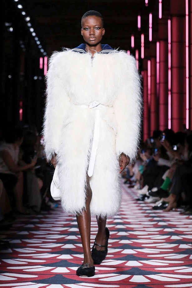 عرض أزياء دار Miu Miu لخريف وشتاء 2020-2021