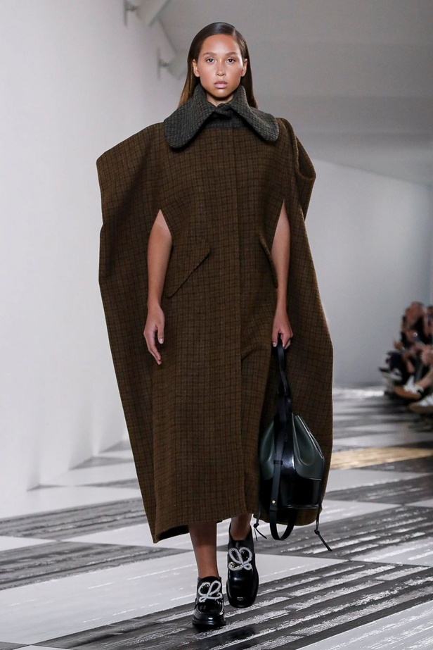 عرض مجموعة LOEWE لموسم خريف وشتاء 2020