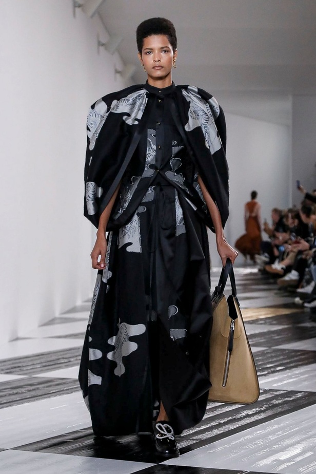 عرض مجموعة LOEWE لموسم خريف وشتاء 2020