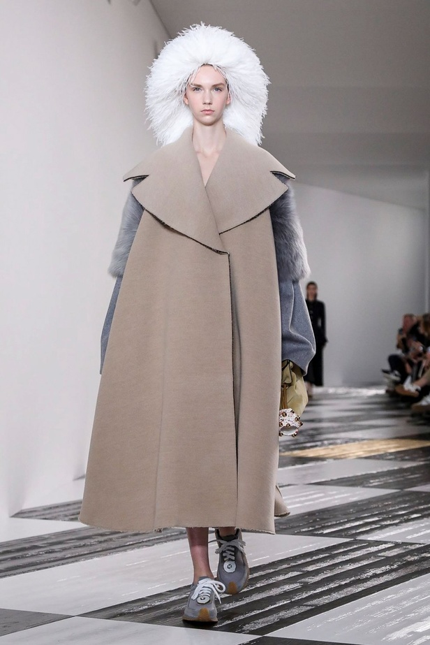 عرض مجموعة LOEWE لموسم خريف وشتاء 2020