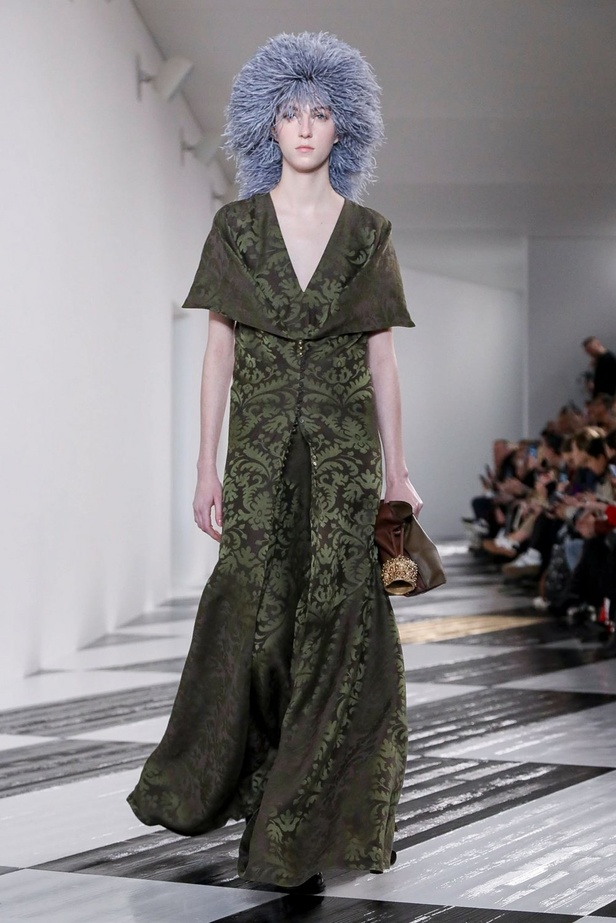 عرض مجموعة LOEWE لموسم خريف وشتاء 2020