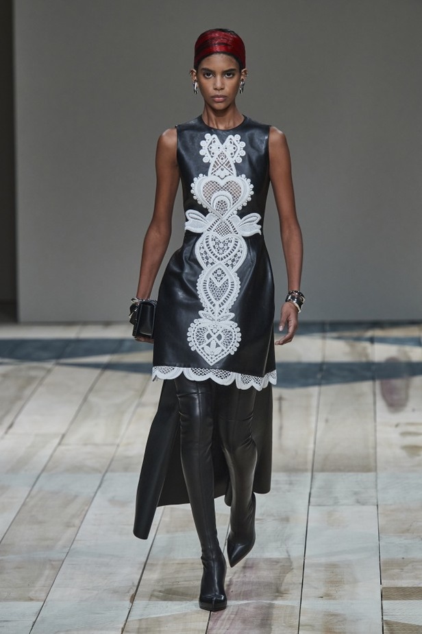 مجموعة ألكسندر ماكوين لخريف وشتاء 2020-2021