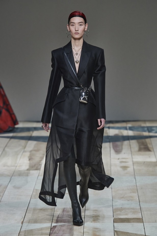 مجموعة ألكسندر ماكوين لخريف وشتاء 2020-2021