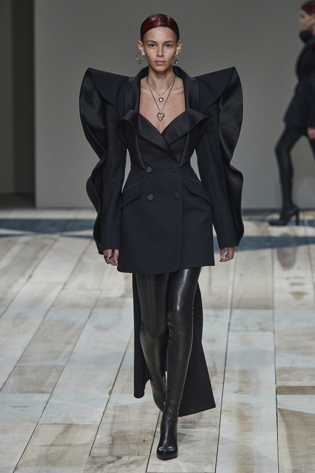 مجموعة ألكسندر ماكوين لخريف وشتاء 2020-2021