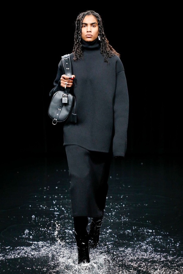 عرض ازياء Balenciaga لخريف وشتاء 2020-2021