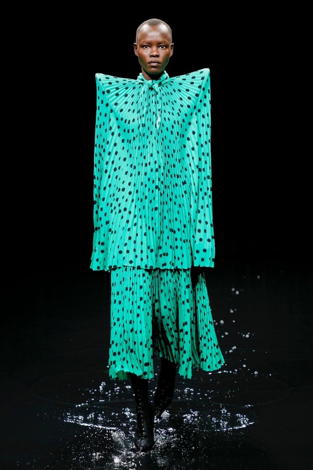 عرض ازياء Balenciaga لخريف وشتاء 2020-2021