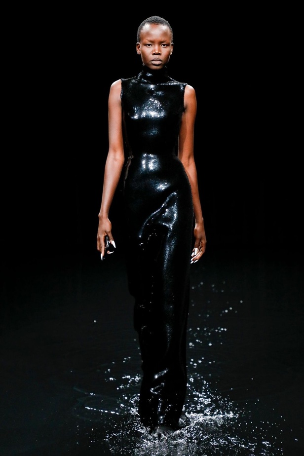 عرض ازياء Balenciaga لخريف وشتاء 2020-2021