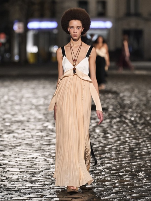 عرض أزياء Chloe  لخريف وشتاء 2021-2022 