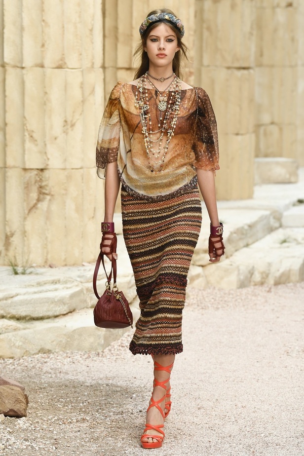 مجموعة شانيل كروز 2018 تعود بنا الى الحضارة اليونانية