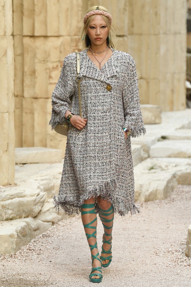 مجموعة شانيل كروز 2018 تعود بنا الى الحضارة اليونانية