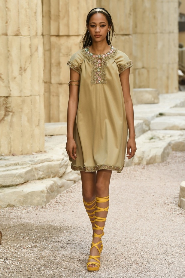 مجموعة شانيل كروز 2018 تعود بنا الى الحضارة اليونانية