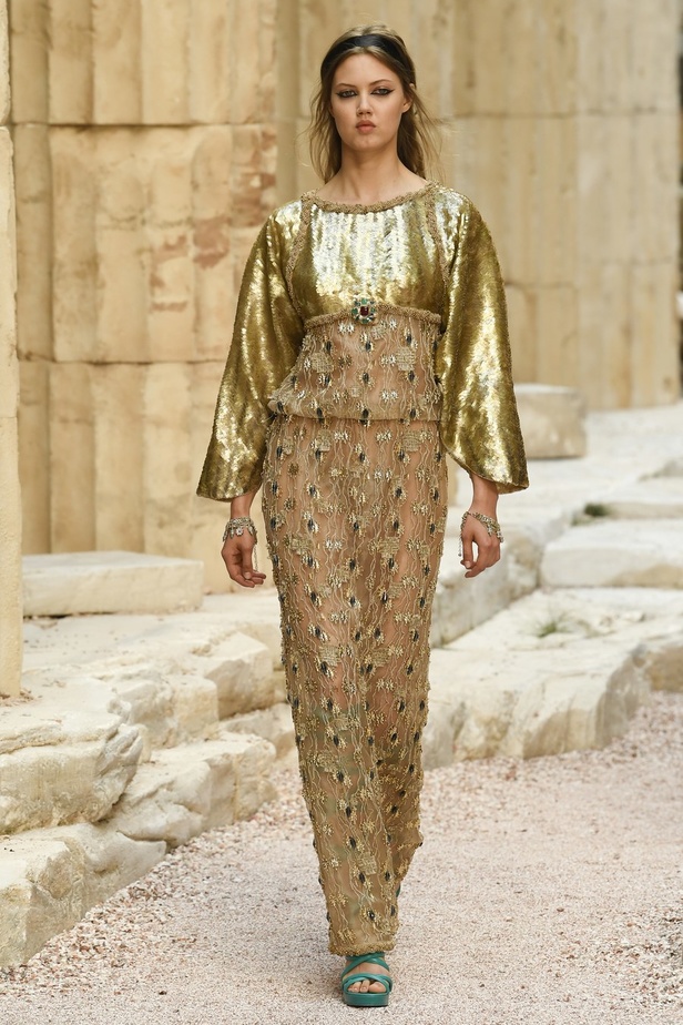 مجموعة شانيل كروز 2018 تعود بنا الى الحضارة اليونانية