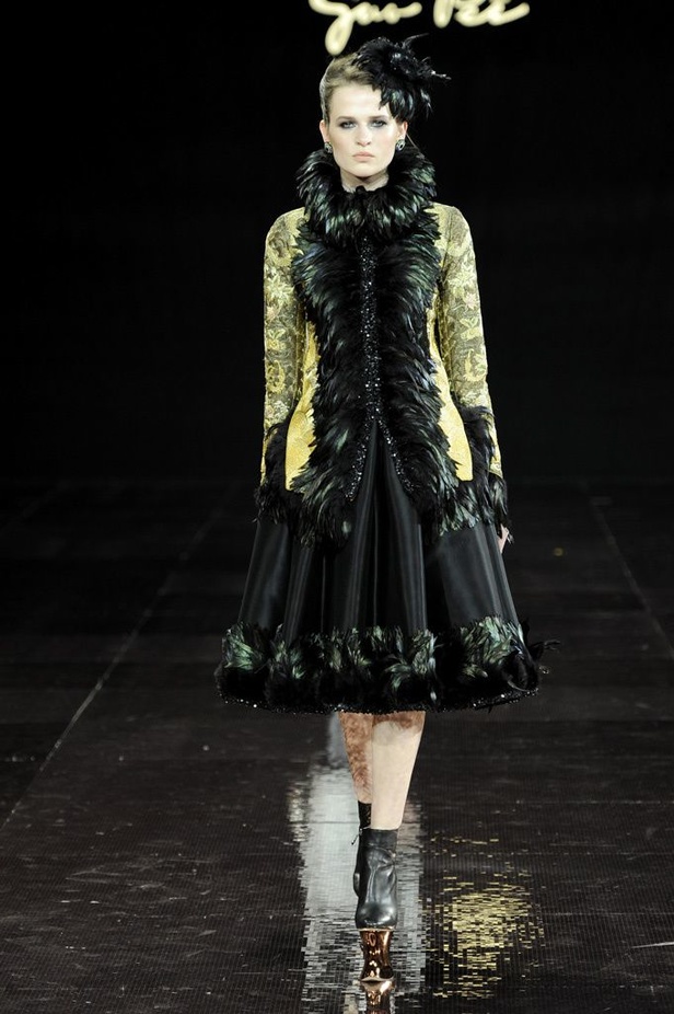 مجموعة Guo Pei للأزياء الفاخرة لخريف ٢٠١٦