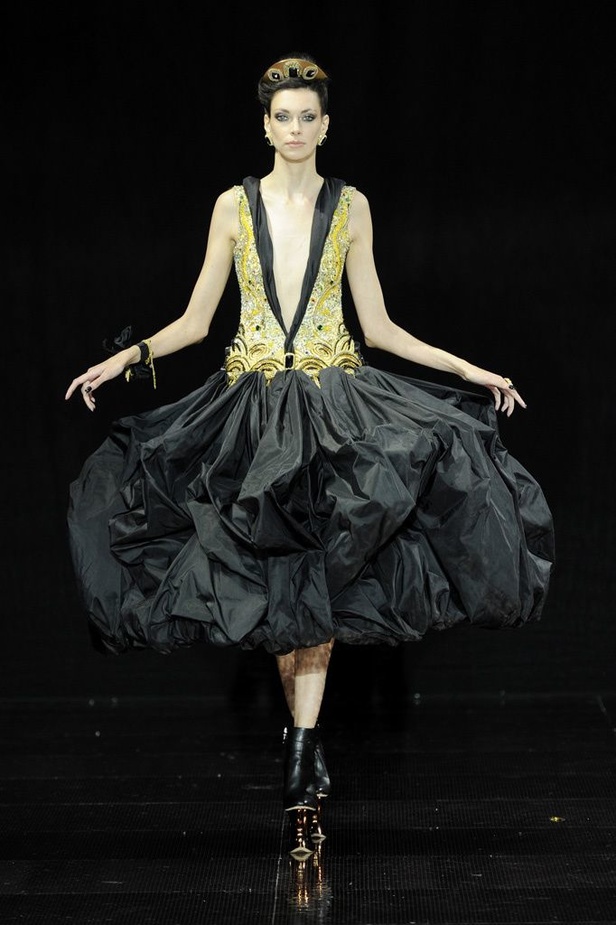 مجموعة Guo Pei للأزياء الفاخرة لخريف ٢٠١٦