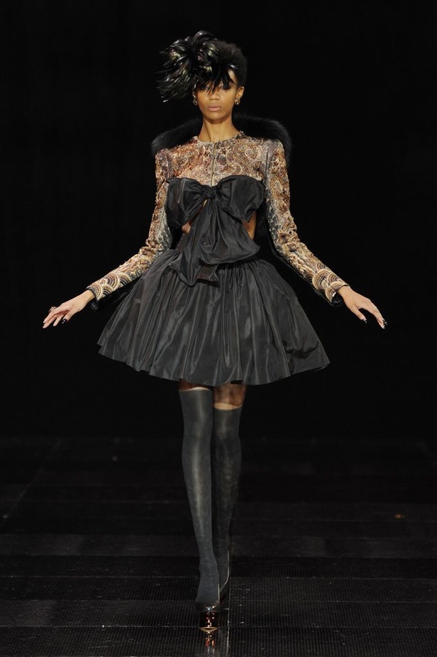 مجموعة Guo Pei للأزياء الفاخرة لخريف ٢٠١٦