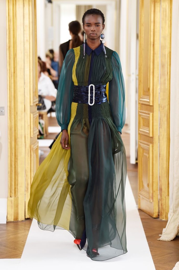 عرض Schiaparelli للأزياء الراقية لخريف وشتاء ٢٠١٨ !