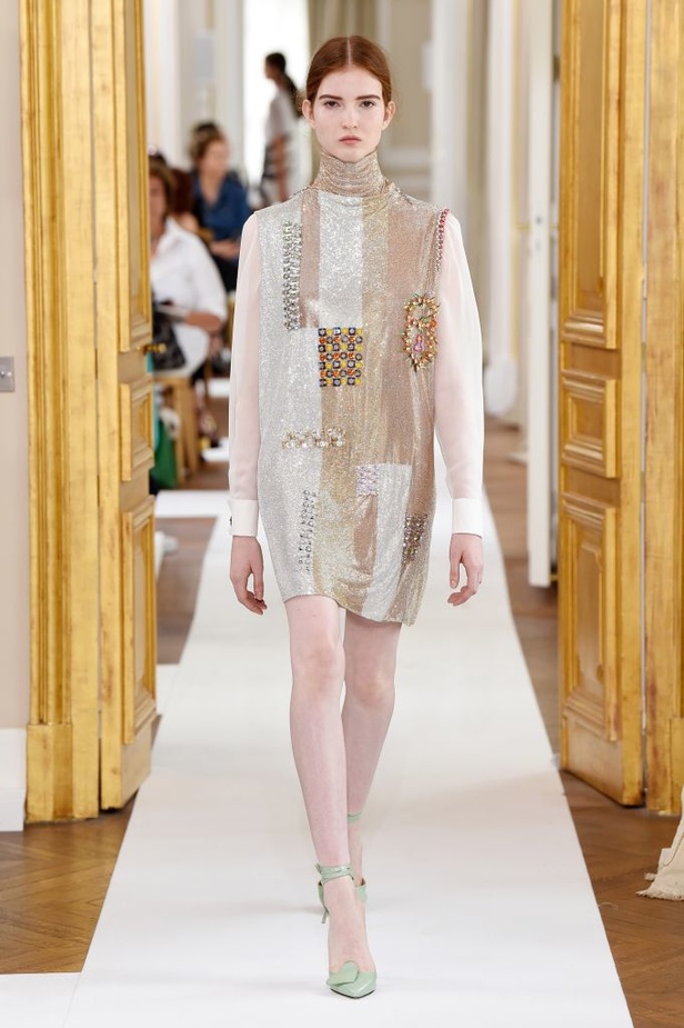 عرض Schiaparelli للأزياء الراقية لخريف وشتاء ٢٠١٨ !