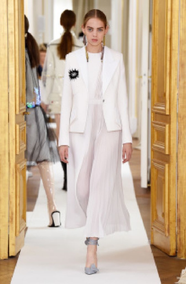 عرض Schiaparelli للأزياء الراقية لخريف وشتاء ٢٠١٨ !