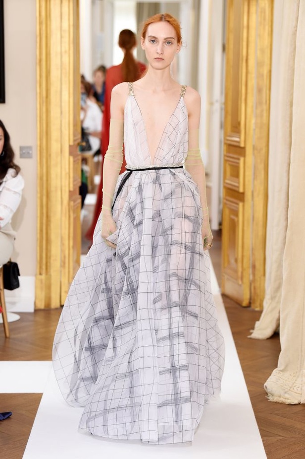 عرض Schiaparelli للأزياء الراقية لخريف وشتاء ٢٠١٨ !