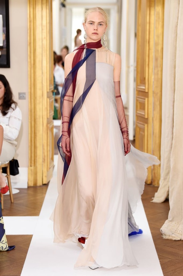 عرض Schiaparelli للأزياء الراقية لخريف وشتاء ٢٠١٨ !