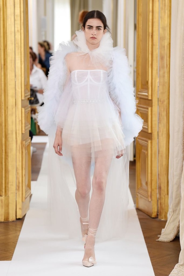 عرض Schiaparelli للأزياء الراقية لخريف وشتاء ٢٠١٨ !