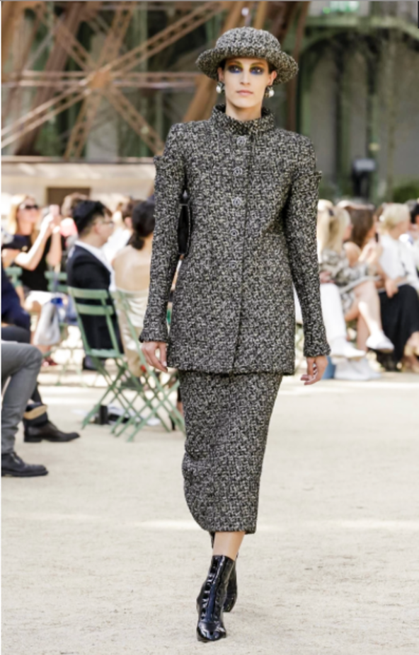 عرض Chanel لخريف وشتاء 2017 للأزياء الراقية !
