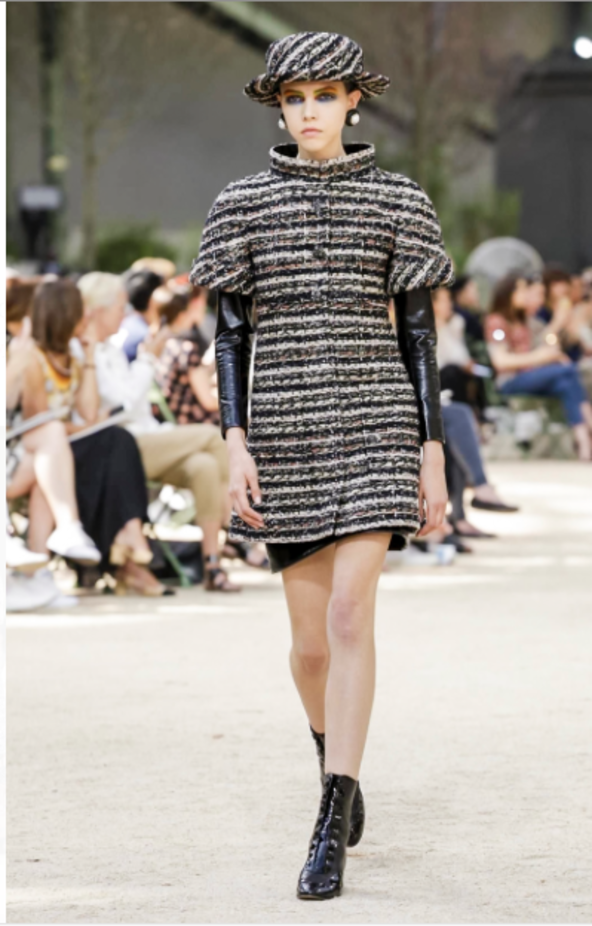 عرض Chanel لخريف وشتاء 2017 للأزياء الراقية !