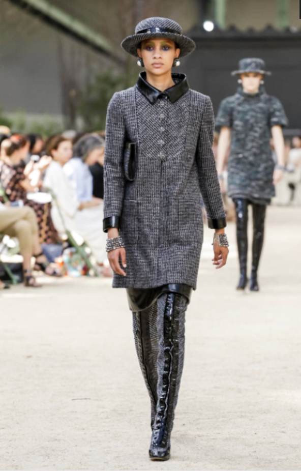 عرض Chanel لخريف وشتاء 2017 للأزياء الراقية !