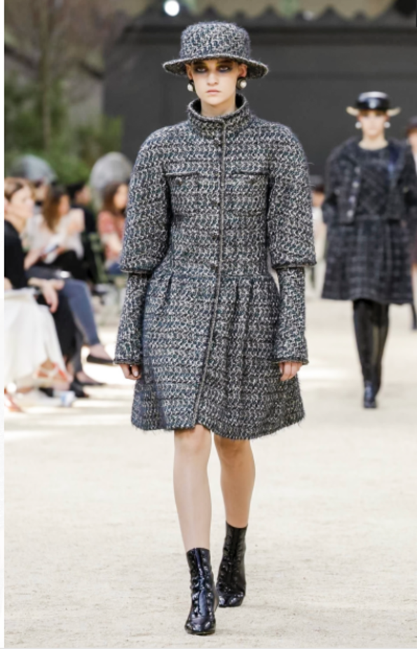 عرض Chanel لخريف وشتاء 2017 للأزياء الراقية !