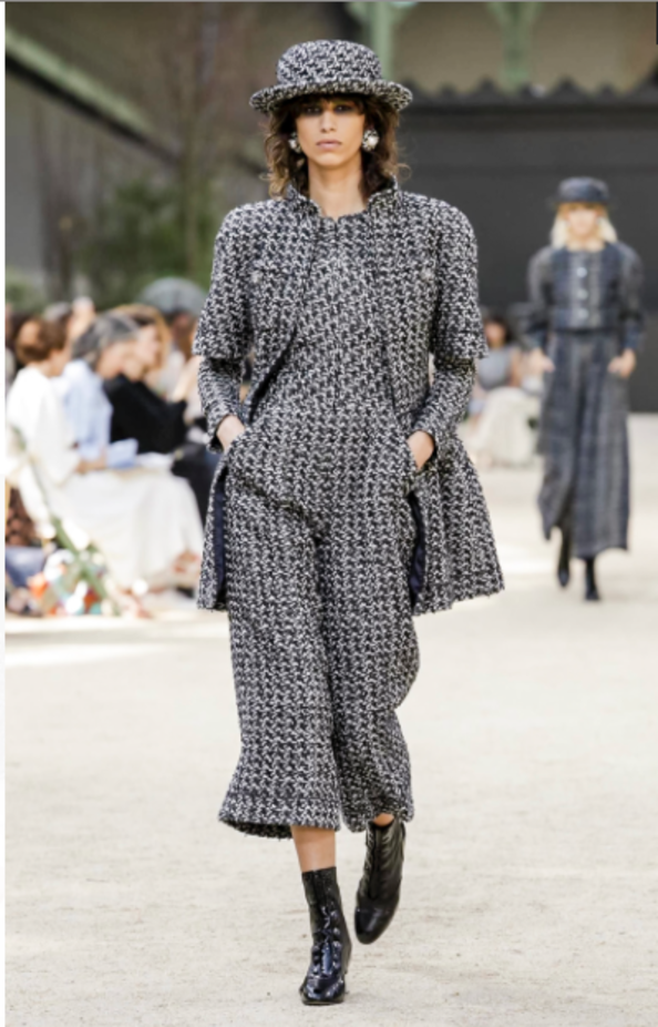 عرض Chanel لخريف وشتاء 2017 للأزياء الراقية !