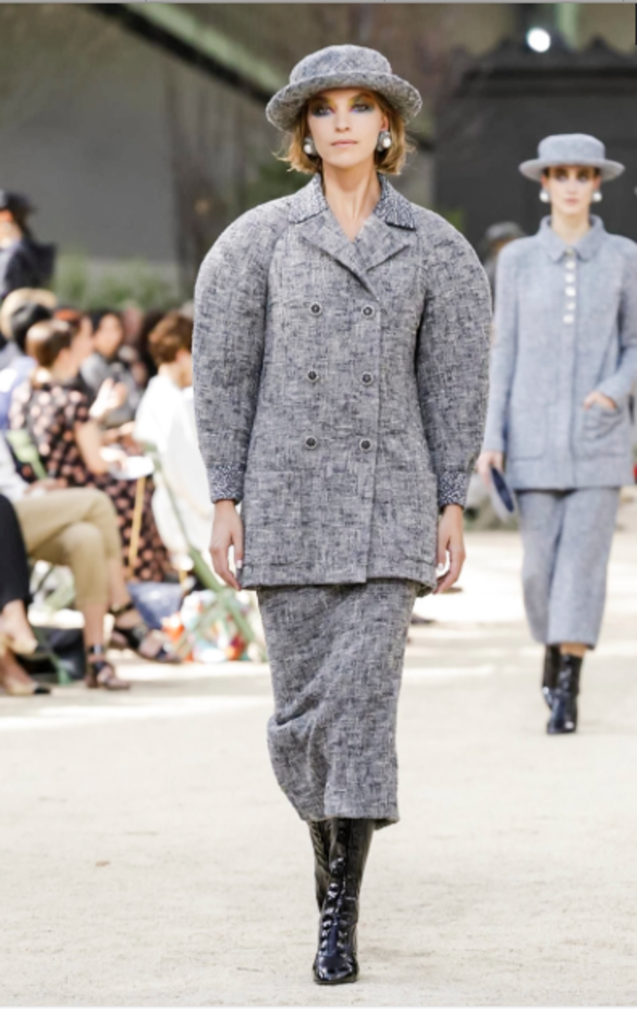 عرض Chanel لخريف وشتاء 2017 للأزياء الراقية !