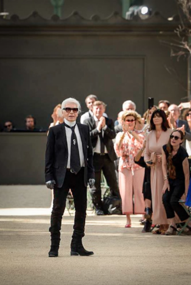 عرض Chanel لخريف وشتاء 2017 للأزياء الراقية !