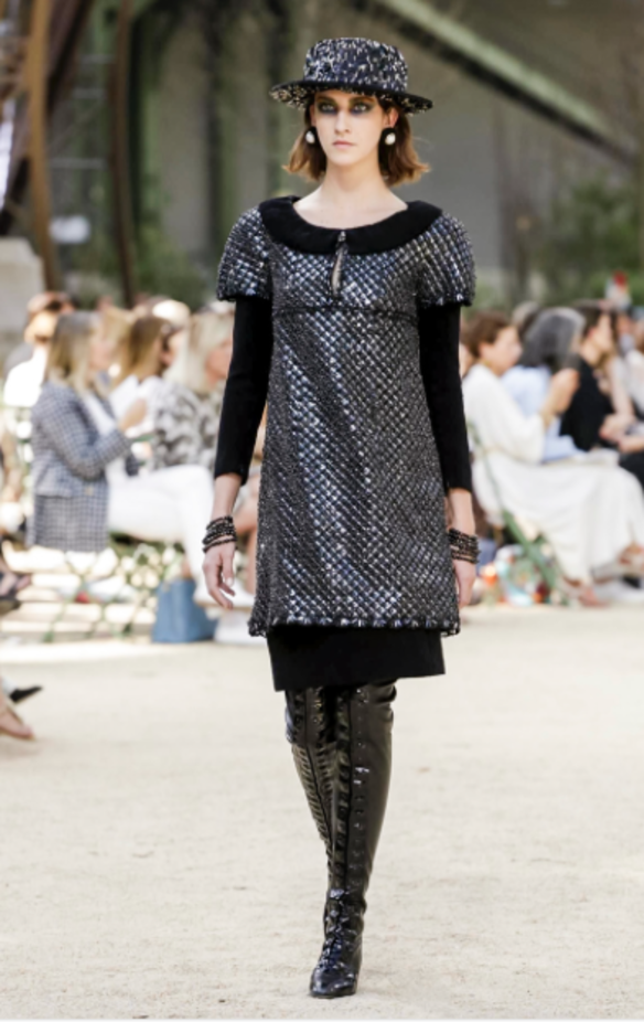 عرض Chanel لخريف وشتاء 2017 للأزياء الراقية !