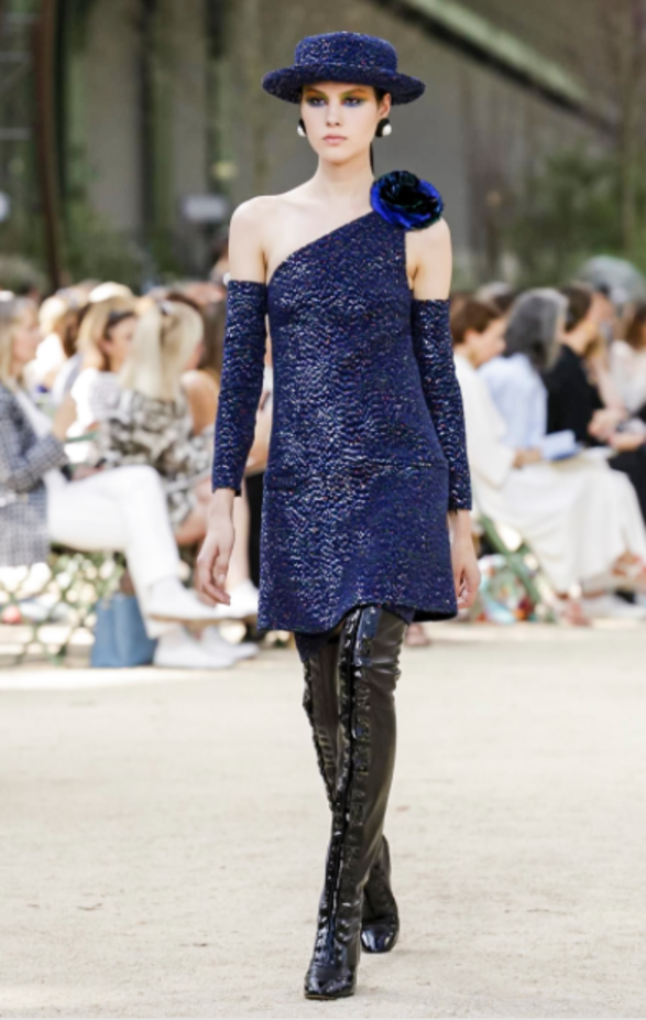 عرض Chanel لخريف وشتاء 2017 للأزياء الراقية !