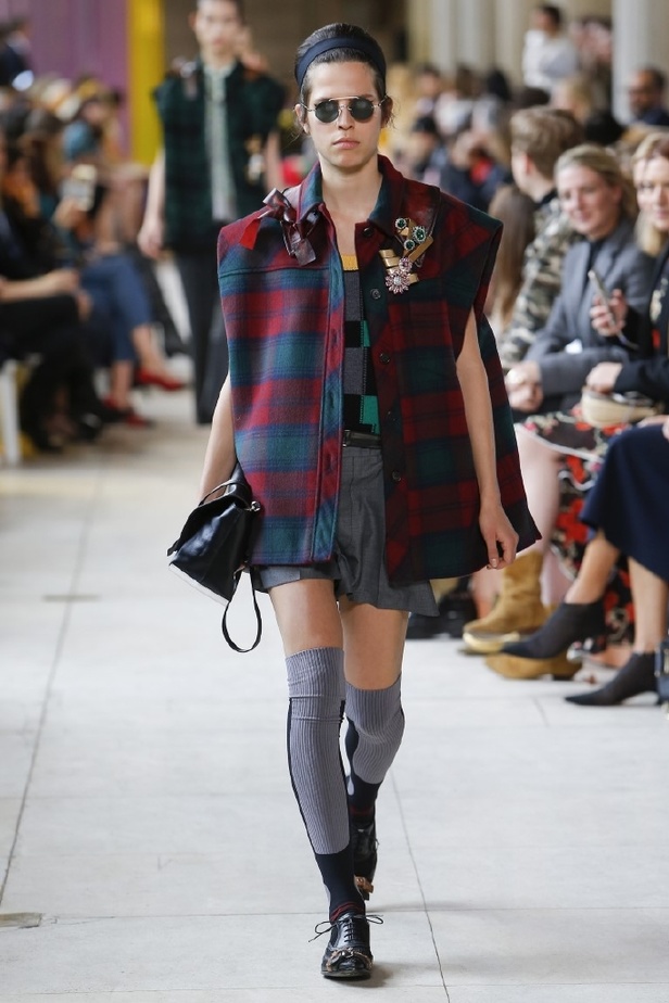 ابتكار وإبداع ضمن مجموعة ميو ميو لموسم ربيع وصيف 2018