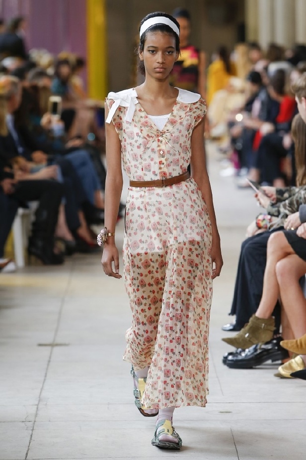 ابتكار وإبداع ضمن مجموعة ميو ميو لموسم ربيع وصيف 2018